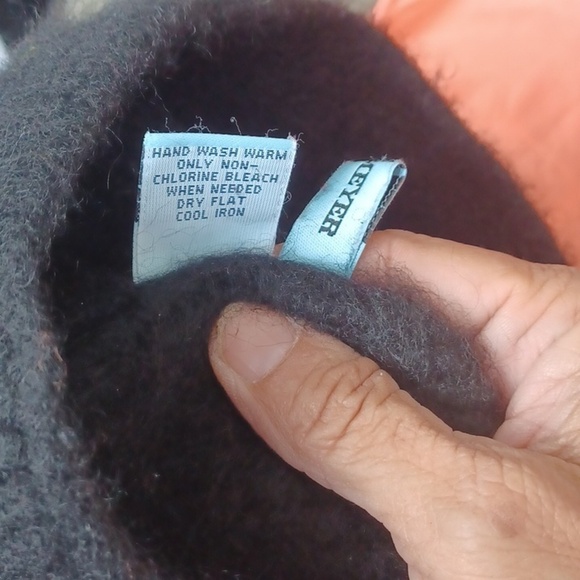 Gene Meyer 100% Cashmere Beanie, Black